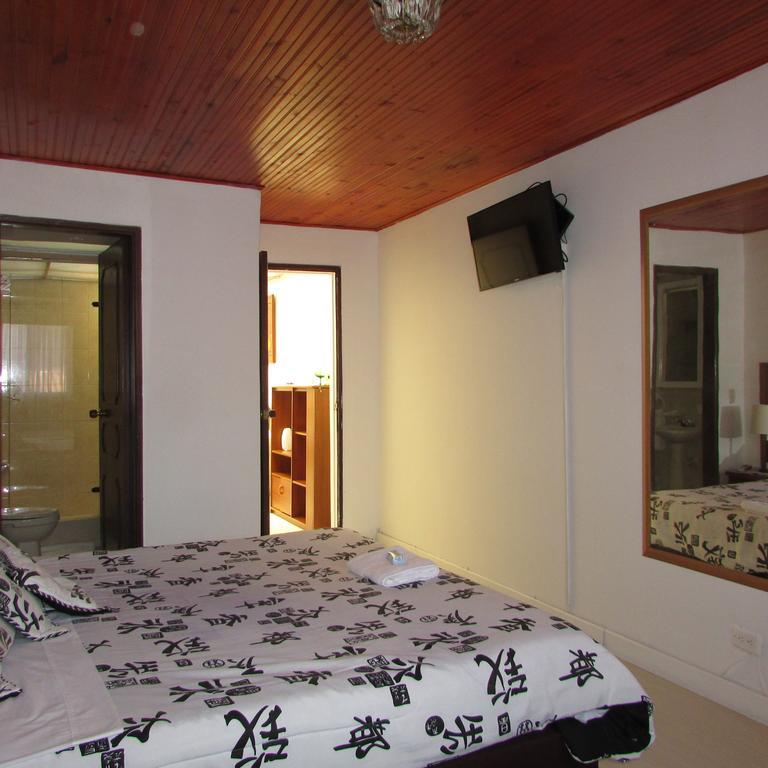 Casa De Huespedes Shalom Victoria Guest House Bogotá Exterior foto